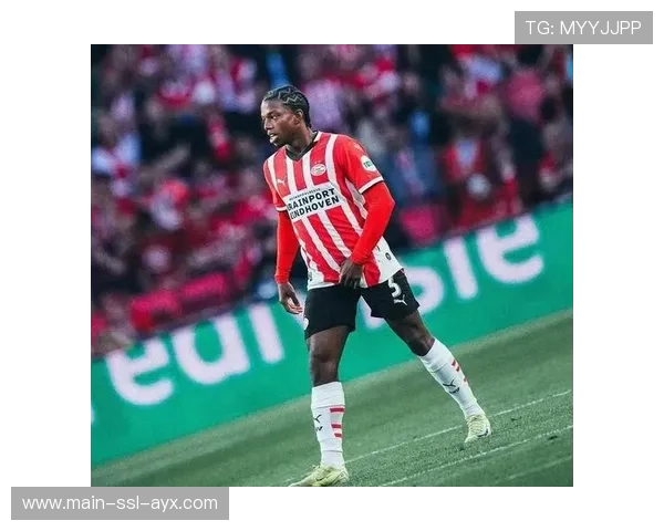 巴黎圣日耳曼青训从拉马西亚签下18岁边锋费尔南德斯